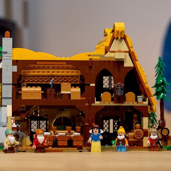 LEGO Disney Snövits och de sju dvärgarnas stuga 43242