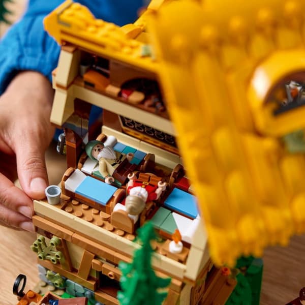 LEGO Disney Snövits och de sju dvärgarnas stuga 43242