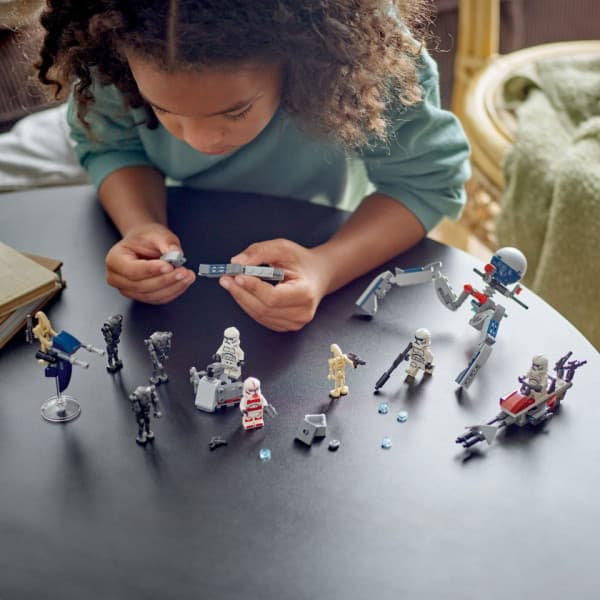 LEGO Star Wars™ Clone Trooper™ & Battle Droid™ Battle Pack 75372
