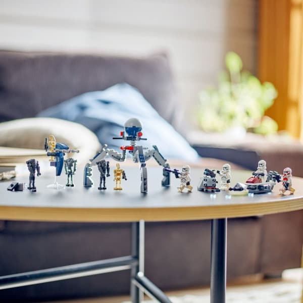 LEGO Star Wars™ Clone Trooper™ & Battle Droid™ Battle Pack 75372