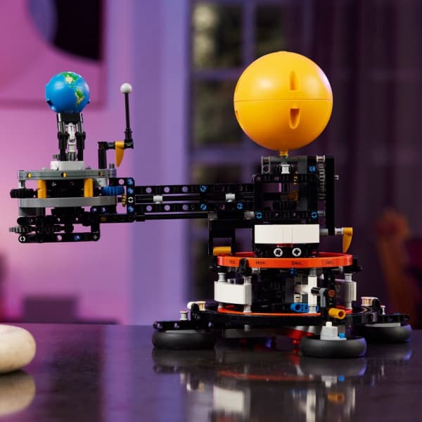 LEGO Technic Jorden och månen 42179