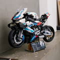 Miniatyrbild 7 av 8: LEGO Technic BMW M 1000 RR 42130 Modellbyggset (1 925 delar)