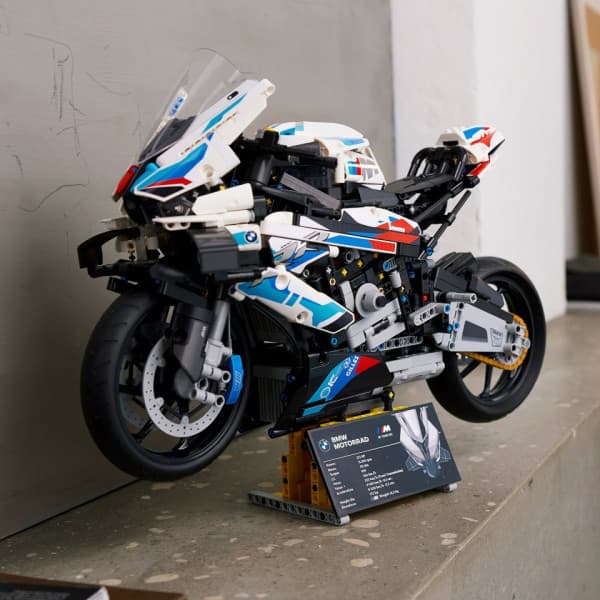 LEGO Technic BMW M 1000 RR 42130 Modellbyggset (1 925 delar)