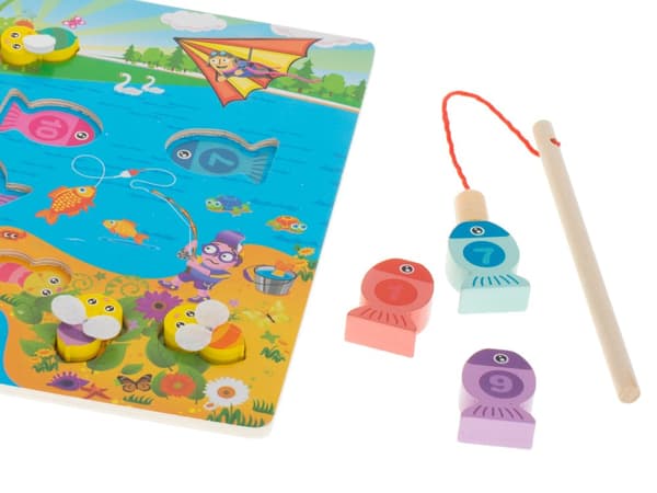 Fiskespel i trä med en Montessori-bimagnet