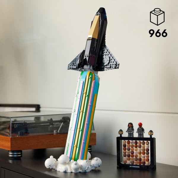 LEGO Moments 10391 – Kuussa Pharrell Williamsin kanssa