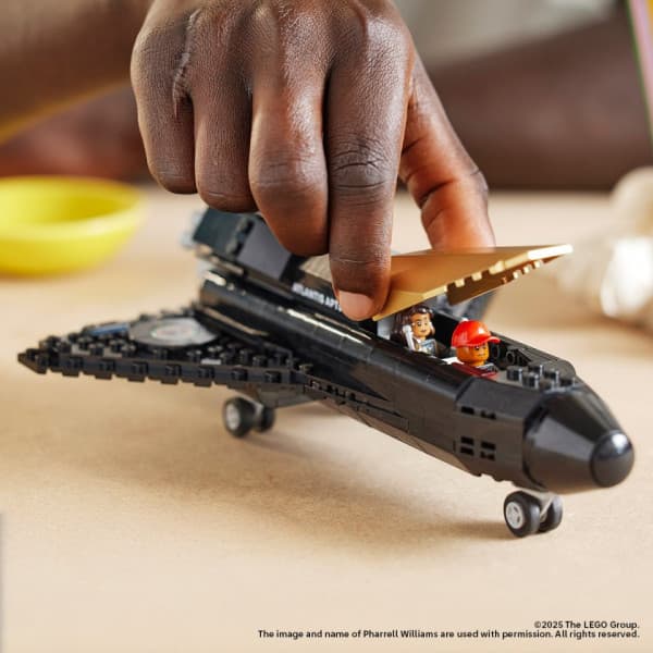 LEGO Moments 10391 – Kuussa Pharrell Williamsin kanssa