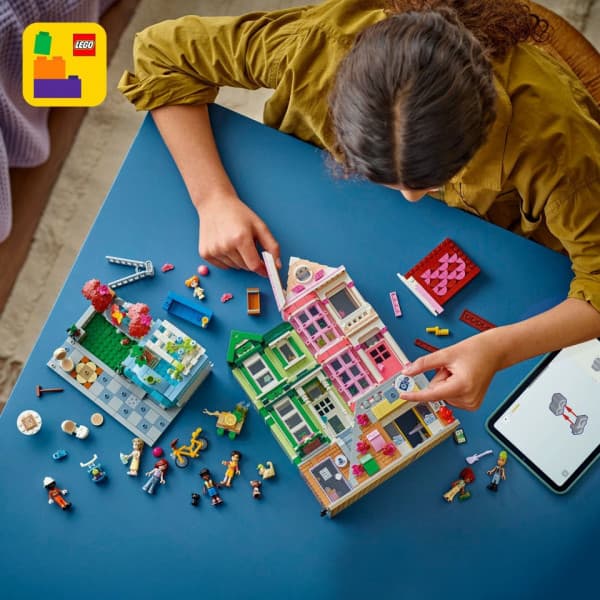 LEGO Friends 42656 – Heartlake Cityn lentoasema ja lentokone
