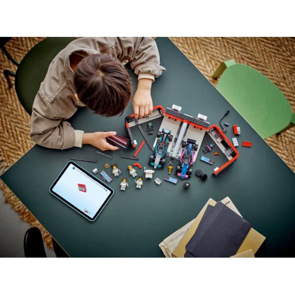 LEGO City 60444 – F1-garage och Mercedes-AMG- och Alpine-bilar