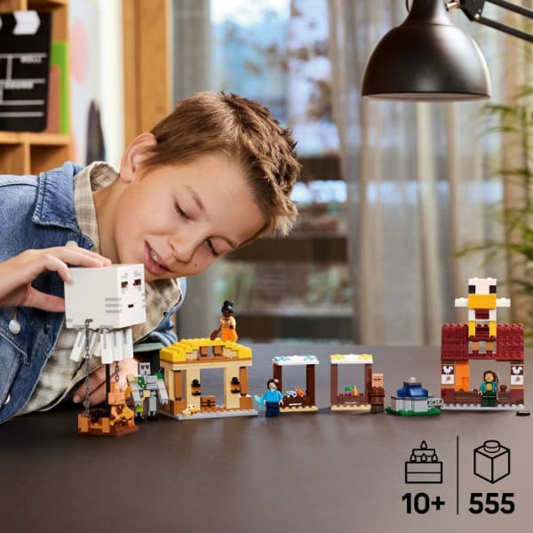 LEGO Minecraft 21273 – Hornanhenki-kuumailmapallon hyökkäys kylään