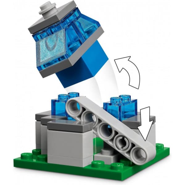 LEGO Minecraft 21273 – Hornanhenki-kuumailmapallon hyökkäys kylään