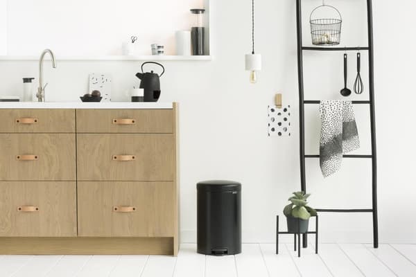 Papperskorg BRABANTIA NewIcon 20L svart
