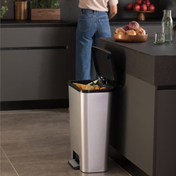 Curver papperskorg, med pedal, kapacitet 50l, Compatta