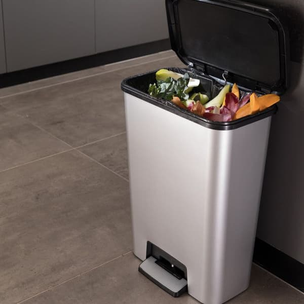 Curver papperskorg, med pedal, kapacitet 50l, Compatta