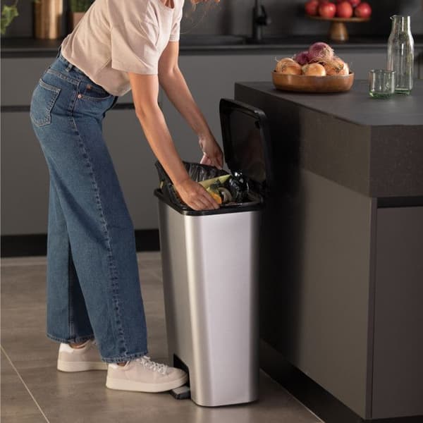 Curver papperskorg, med pedal, kapacitet 50l, Compatta