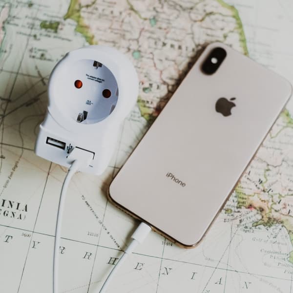 Rejseadapter Europa til USA etc. 2xUSB-A 12W Jordet