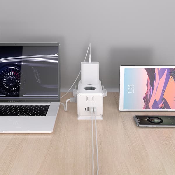 INF EU-standardin pistokeadapteri, jatkojohto USB-porteilla, pistorasian jatke 1,5 m
