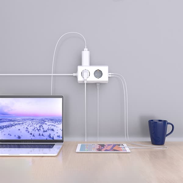 INF EU-standardin pistokeadapteri, jatkojohto USB-porteilla, pistorasian jatke 1,5 m