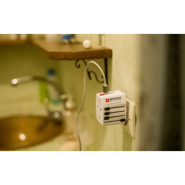 SKROSS MUV USB 2xA -rejseadapter med to USB-porte