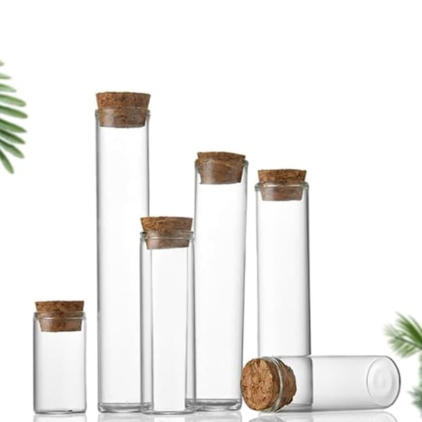 20 kpl 25 ml:n lasipulloja, -ampulleja, lasisia koeputkia korkilla, vuotamattomia, kosmeettisille eteerisille öljyille
