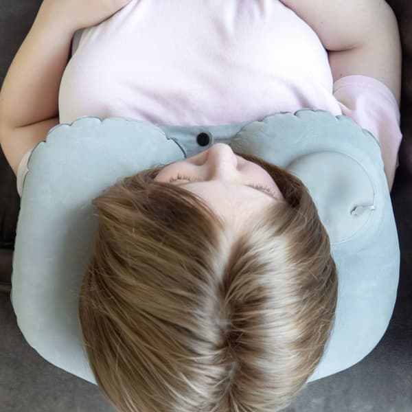 Näckkudde Resekudde Uppblåsbar nackkudde i GRÅ och ögonmask med öronproppar i ergonomisk form Perfekt för camping, utflykter, resor etc