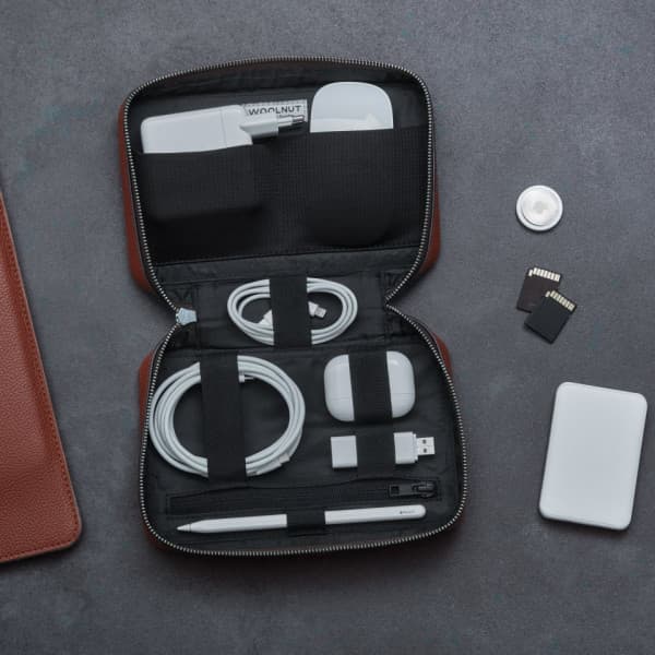 Woolnut Leather Tech Organizer - tilbehørstaske, konjakk