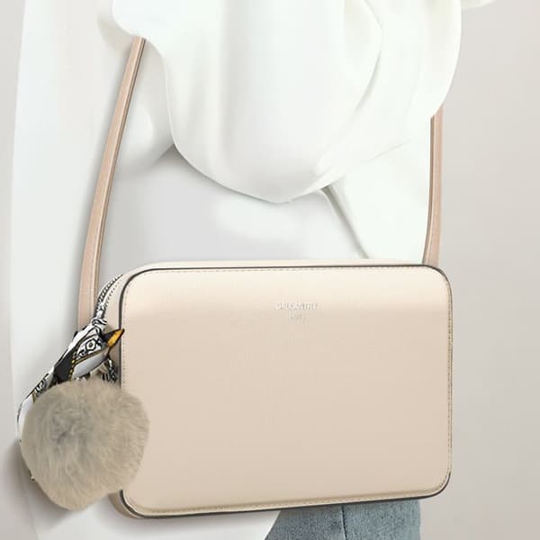 Sac bandoulière för kvinnor dekorerad med en pompon och en halsduk Gallantry beige