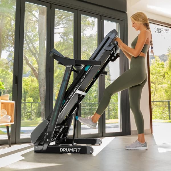 Cecotec Foldable treadmill with 1500-W power, 16 Km/h maximum speed, motorised incline, USB port, Mp3 function and built-on speakers.