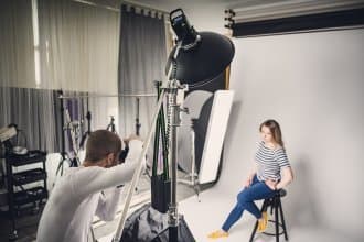 Camrock C-Stand CS-330 valaisinjalusta puomilla varustettuna