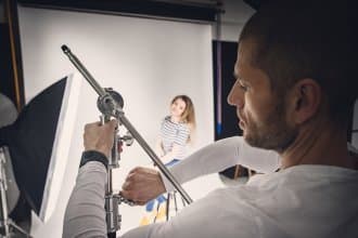 Camrock C-Stand CS-330 valaisinjalusta puomilla varustettuna