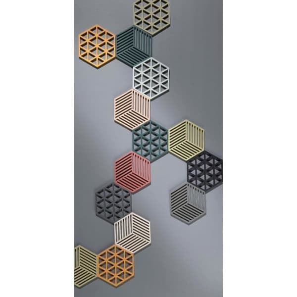 Underlägg - ZONE DANMARK - Svart silikon - Sexkantig form - Triangelmönster - 16cm x 14cm x 0.9cm