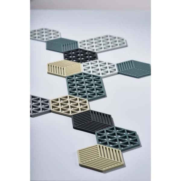 Underlägg - ZONE DANMARK - Svart silikon - Sexkantig form - Triangelmönster - 16cm x 14cm x 0.9cm