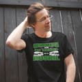 Miniatyrbild 2 av 8: Husbil svart T-shirt Underskatta aldrig en gubbe med en husbil !