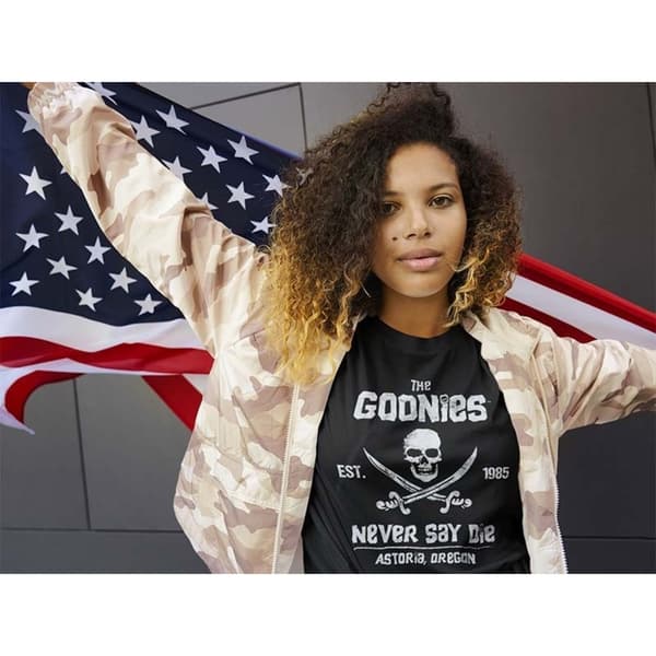 Goonies Unisex T-shirt til voksne, der aldrig siger dø
