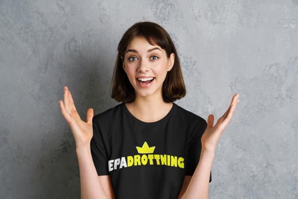 T-shirt med Epadrottning design A / epa traktor svart unisex