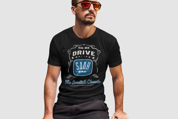 Saab T-shirt svart vintage stil Real men drive saab t-tröja