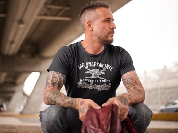 Svart t-shirt med Jag snarkar inte, kör motorcykel tryck