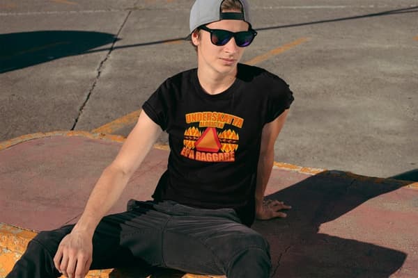 Underskatta aldrig en epa raggare svart t-shirt Eld design