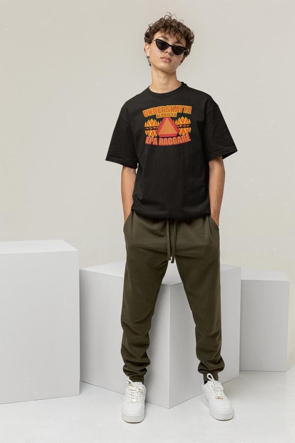 Underskatta aldrig en epa raggare svart t-shirt Eld design