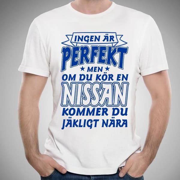 Nissan bil bomull t-shirt - Ingen är perfekt men kör Nissan...