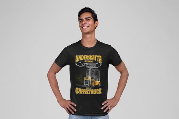 Svart T-shirt underskatta aldrig en gubbe med en gaffeltruck