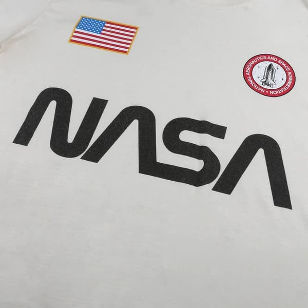 NASA Bomulds-T-shirt med badge til mænd