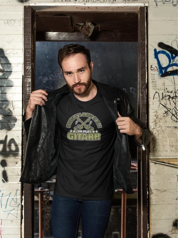Svart - T-shirt -  Underskatta aldrig en kille som spelar gitarr