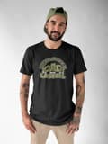 Miniatyrbild 2 av 2: Svart - T-shirt -  Underskatta aldrig en kille som kör lastbil