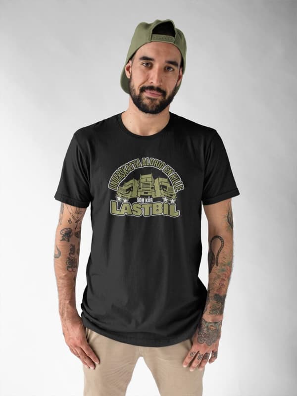 Svart - T-shirt -  Underskatta aldrig en kille som kör lastbil