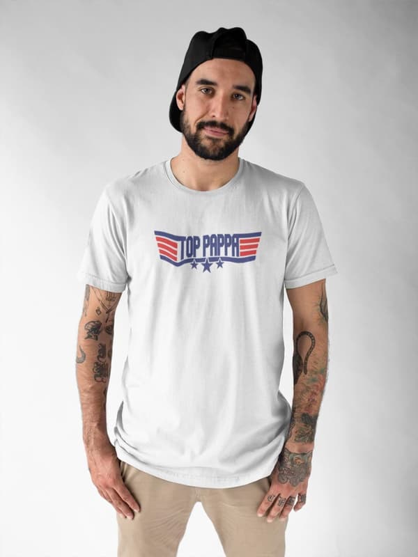 Top Pappa vit t-shirt med coolt tryck fram. Top gun stil dad tröja