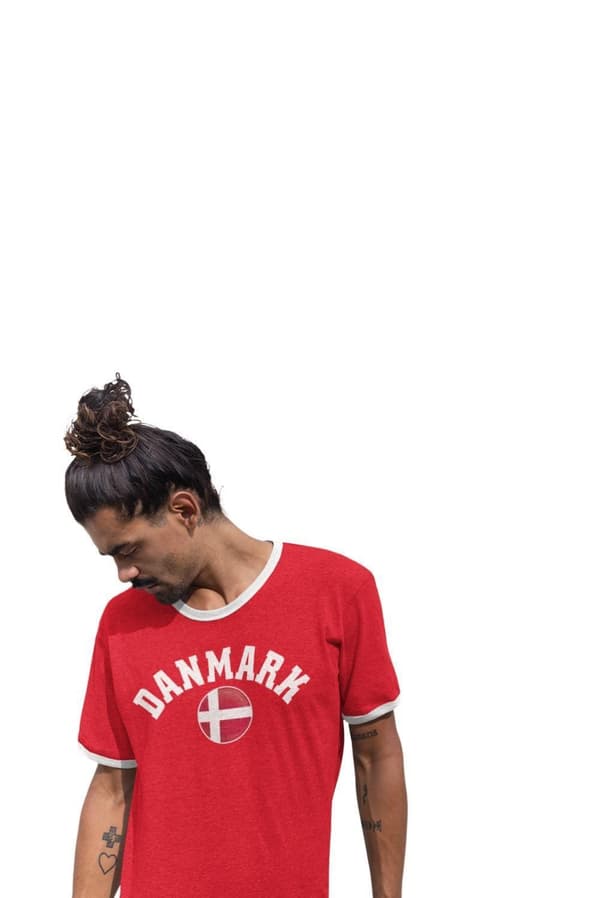 Röd tipped T-shirt med danmark supporter tryck ringer tröja