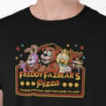 Miniatyrbild 1 av 2: FNAF t-shirt med Five nights Freddys pizza design
