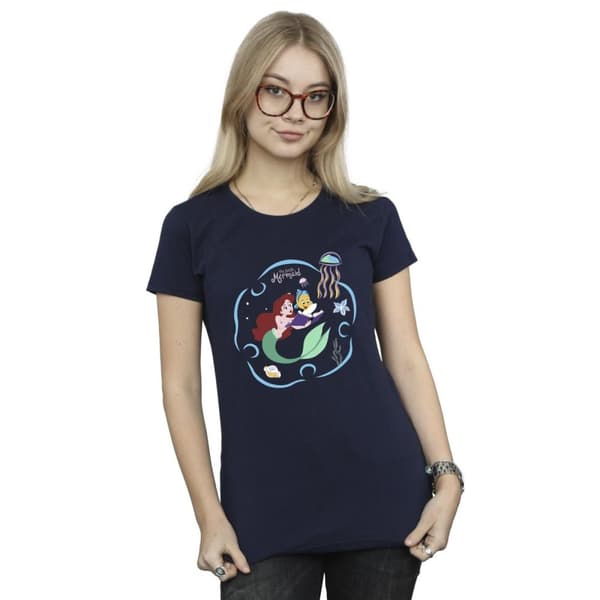 Disney Dam/Tjej Den lilla sjöjungfrun läser en bok - T-shirt i bomull
