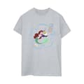 Miniatyrbild 1 av 3: Disney Dam/Tjej Den lilla sjöjungfrun läser en bok Boyfriend-t-shirt i bomull
