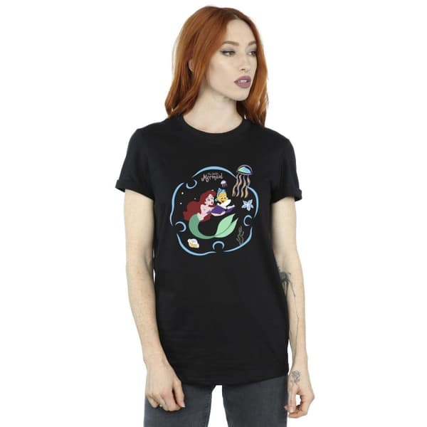 Disney Dam/Tjej Den lilla sjöjungfrun läser en bok Boyfriend-t-shirt i bomull